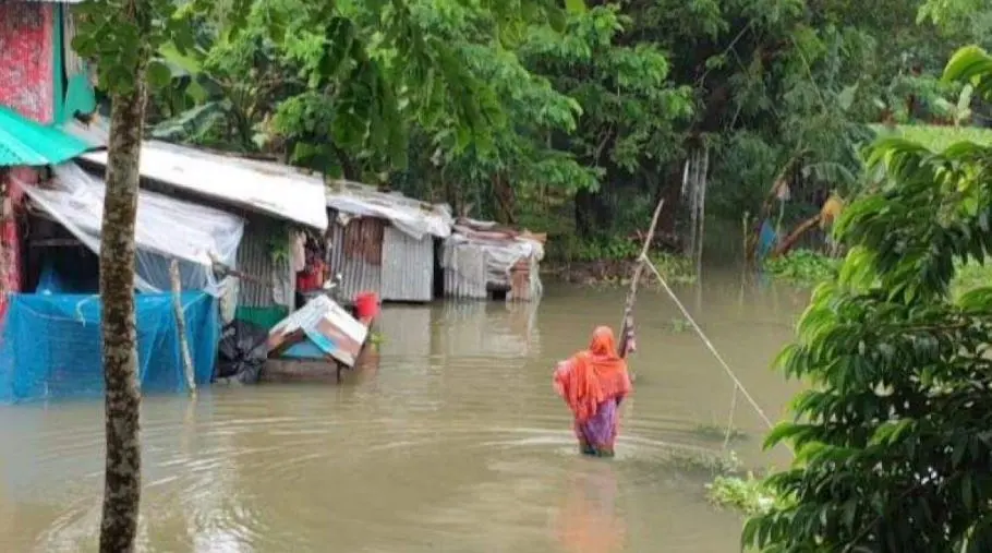 অতিবৃষ্টি ও পাহাড়ি ঢলে প্রাণহানি বেড়ে ৫৪, পানিবন্দি ১.৫৫ লাখ পরিবার