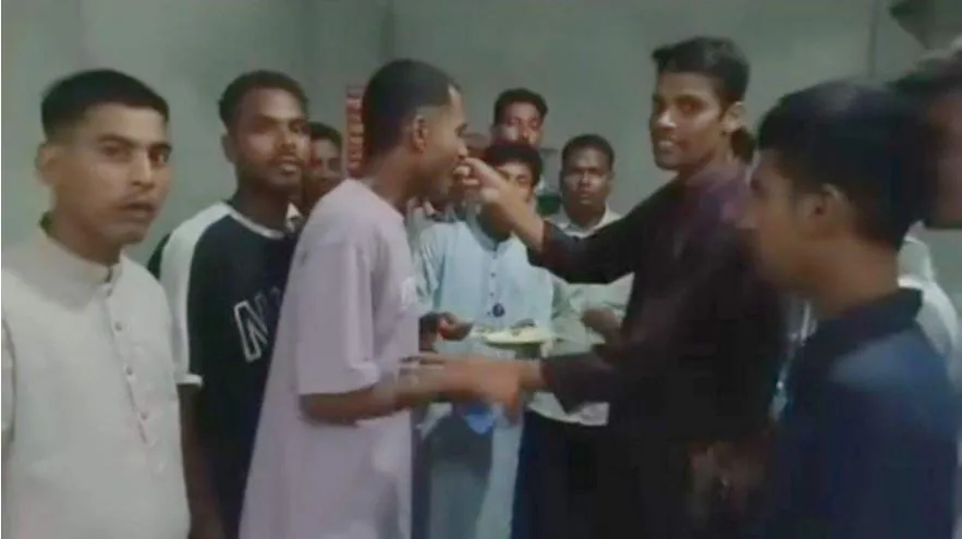 লক্ষ্মীপুরে গোপন কক্ষে নিষিদ্ধ ছাত্রলীগের ঈদ পুনর্মিলনী, ভিডিও ভাইরাল