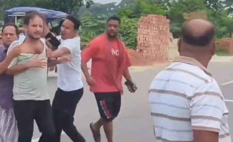 শরীয়তপুর-মুন্সিগঞ্জ থেকে ভাঙ্গায় এসে আওয়ামী লীগের পক্ষে মিছিল, দুই কর্মীকে পিটুনি