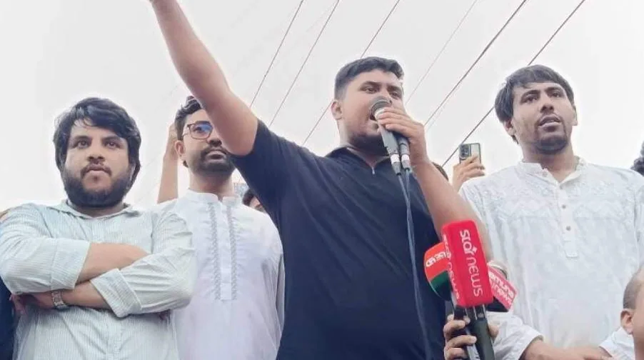 ব্যবসায়ী ও বালুখেকোদের টাকায় নির্বাচিতরা জনগণের কথা বলেন না: হাসনাত আবদুল্লাহ