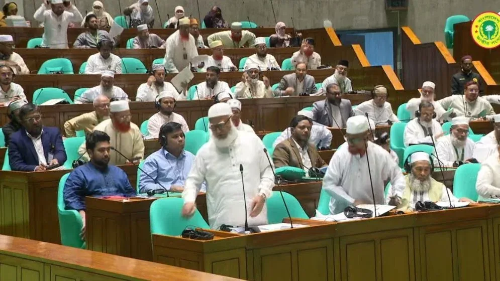সংসদে তীব্র বাকযুদ্ধ, ওয়াকআউট করে সংসদ ছাড়ল বিরোধীরা