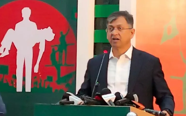 ‘হাসিনা কার্ড খেলবেন আর বাংলাদেশের সঙ্গে বন্ধুত্বপূর্ণ সম্পর্ক চাইবেন, মনে রাখতে হবে দুটো বিপরীত’