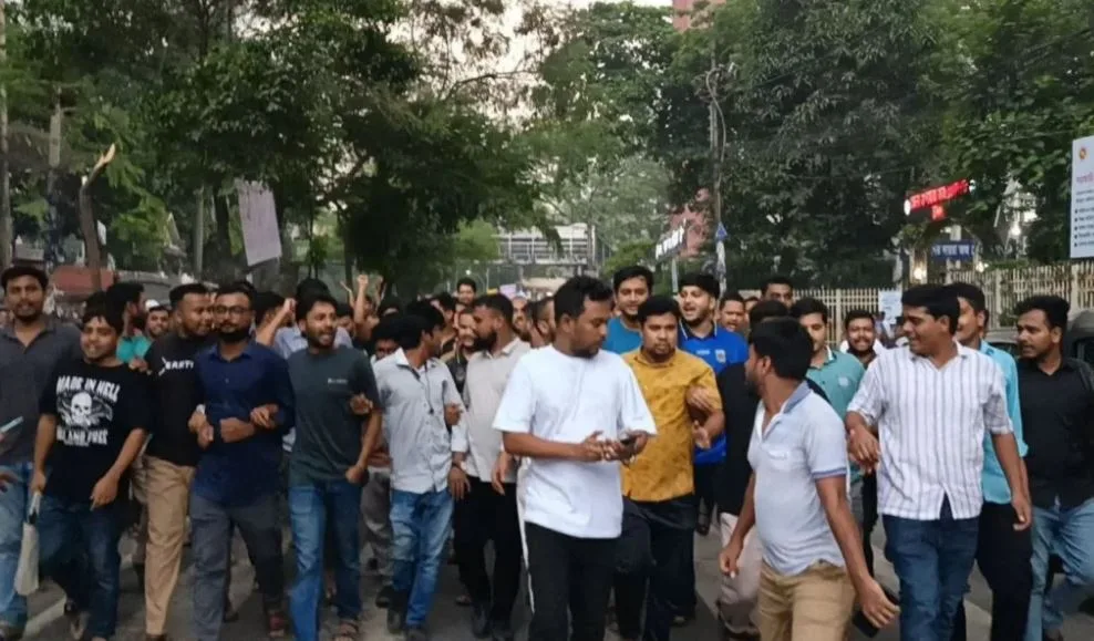 শিক্ষক নিয়োগ গভর্নিং বডির হাতে যাওয়ার গুঞ্জন: ক্ষুব্ধ ছাত্রনেতারা