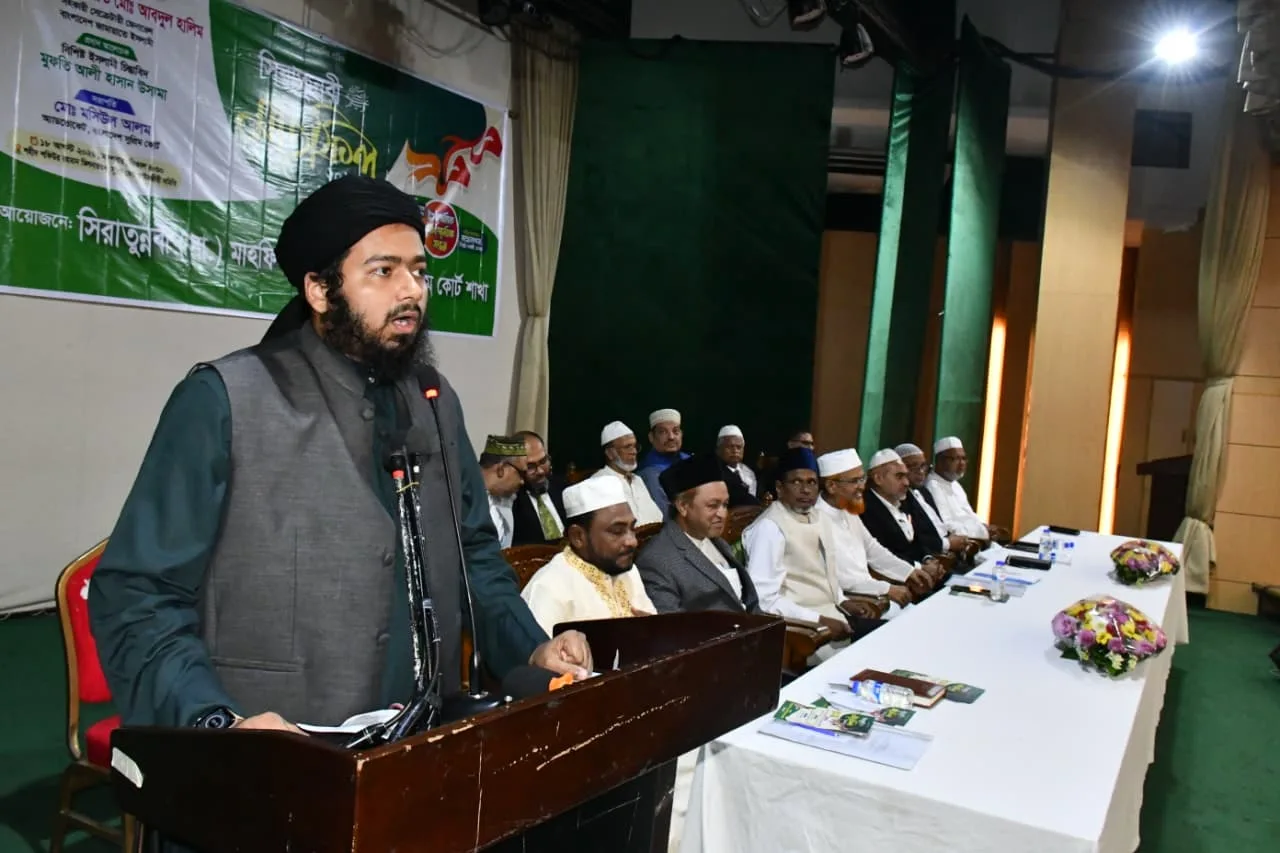 ‘বিশ্বাসঘাতকের পক্ষে মামলা লড়বেন না’ আইনজীবীদের মুফতি উসামা