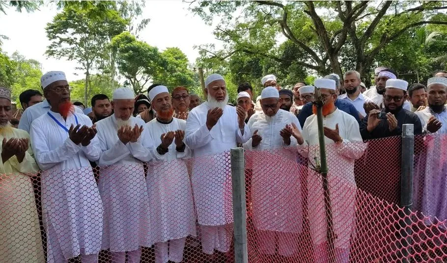গাইবান্ধায় জামায়াত কর্মী ও শিবির নেতার কবর জিয়ারত করলেন ডা. শফিকুর রহমান