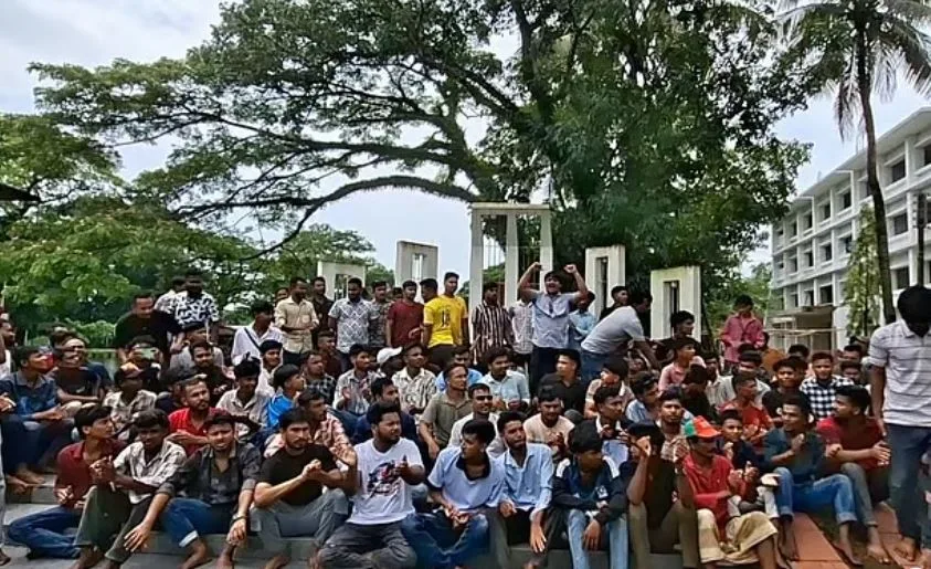 সুনামগঞ্জে ফ্যামিলি কার্ডের শুমারির নিয়োগে অনিয়মের অভিযোগ, ছাত্রদলের বিক্ষোভ