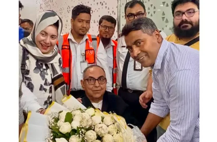 সাড়ে পাঁচ মাস পর দেশে ফিরলেন মির্জা আব্বাস