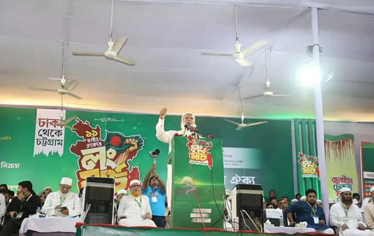 ‘আগের ফ্যাসিস্ট সরকার যে রাস্তায় হেঁটেছে, এই সরকারও সেই রাস্তায় হাঁটছে’