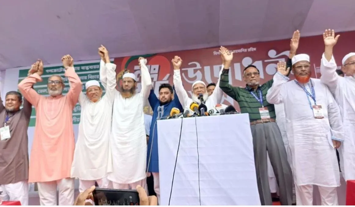 চট্টগ্রাম অভিমুখে ১১ দলীয় ঐক্যের লংমার্চ শুরু