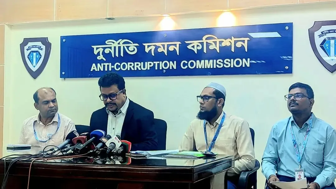 আসিফের বিরুদ্ধে অনুসন্ধান: ‘হয়রানি’ বলছেন আসিফ, ‘আইন মেনেই’ দুদক