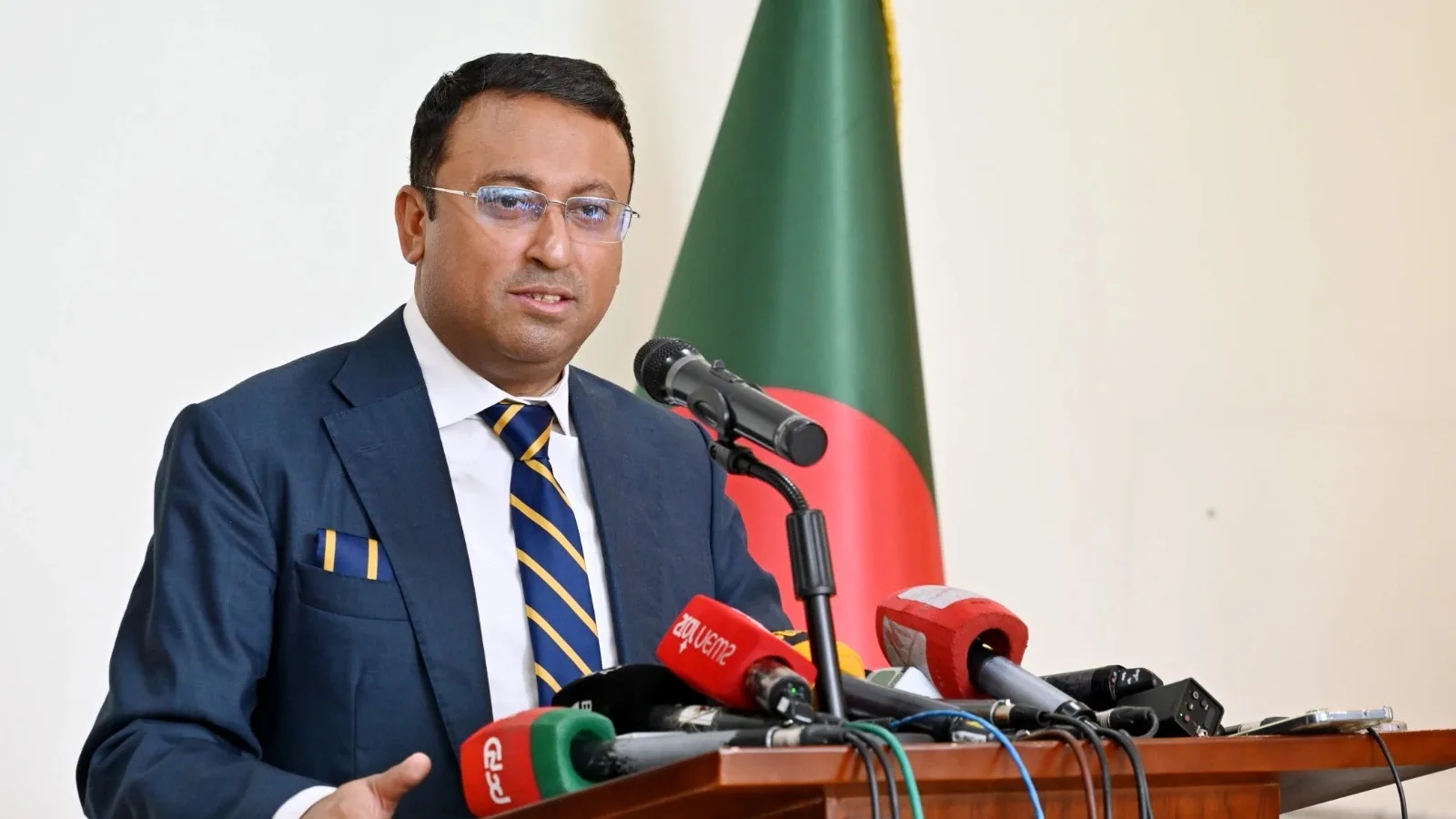 চাপ নয়, চাহিদার ভিত্তিতেই উড়োজাহাজ কেনার সিদ্ধান্ত: হুমায়ুন কবির