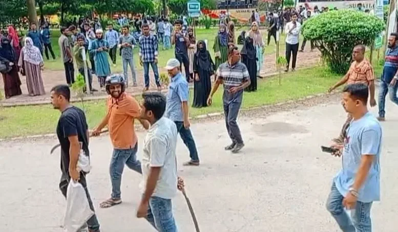 ইবিতে শিবির-ছাত্রদল উত্তেজনা, বহিরাগতদের নিয়ে রামদা নিয়ে মহড়া ছাত্রদলের